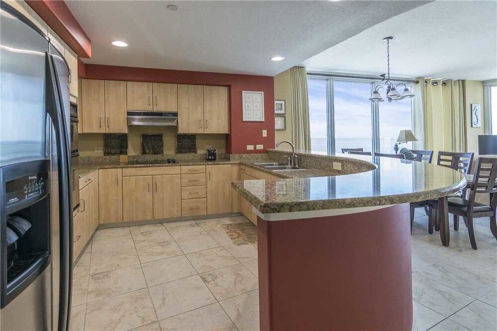 Island Tower 1001 3 Br condo by RedAwning - photo 13