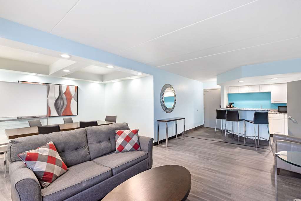 Clarion Inn Des Moines Airport - photo 29