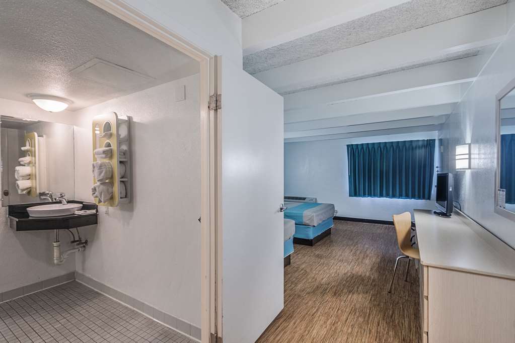 Motel 6 Kokomo In - photo 24