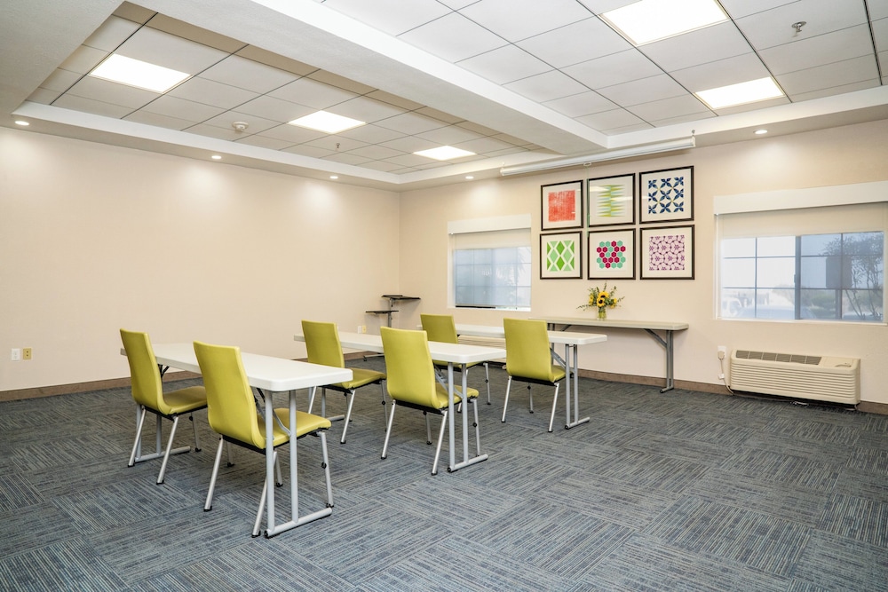 Holiday Inn Express Hotel & Suites Hesperia by IHG - photo 43