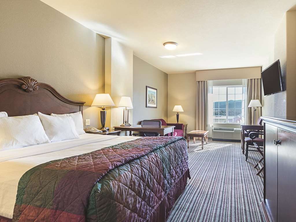 La Quinta Inn & Suites by Wyndham Trinidad - photo 19