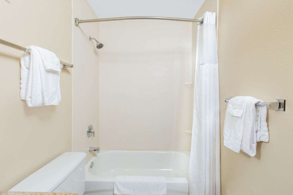 Super 8 by Wyndham Fairmont - photo 12