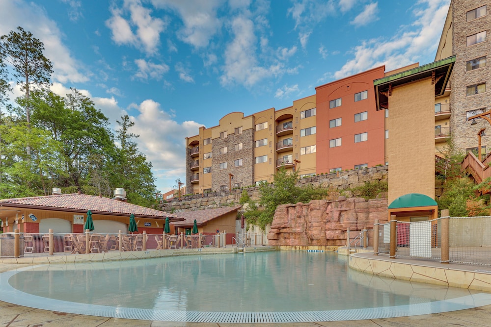 Wisconsin Dells Resort Condo w 2 Fireplaces - photo 2