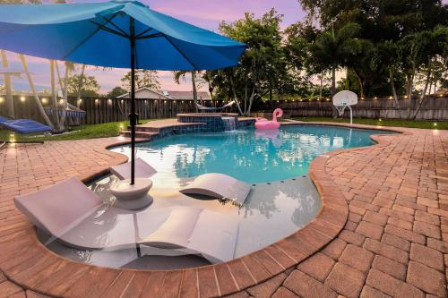 New Regal Manor Paradise Dreamy Heated Pool Spa — 4-Star Luxury Hotel in Wellington, United States