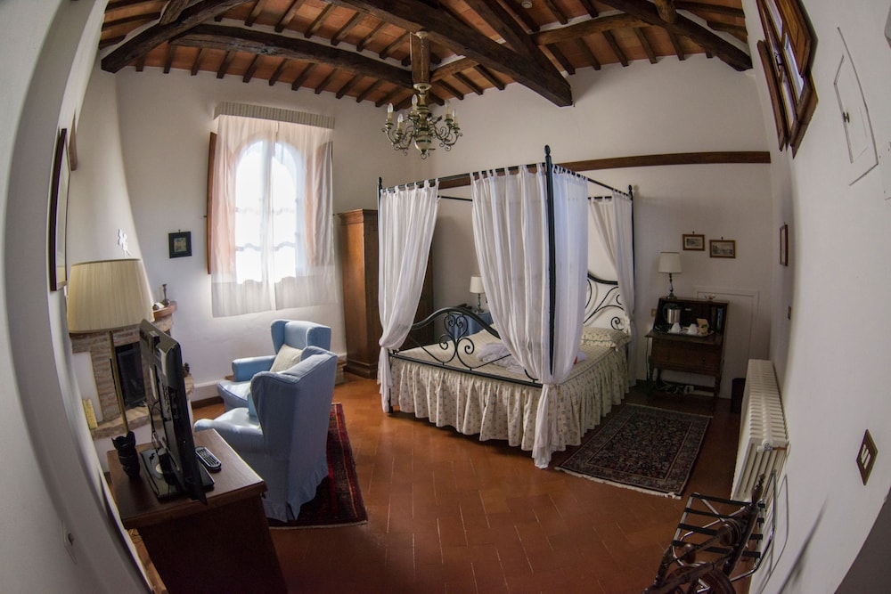 Relais Villa Petrischio — 4-Star Luxury Hotel in Cortona, Italy