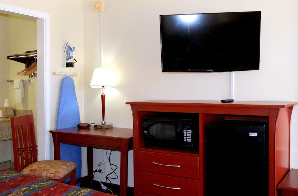 Red Carpet Inn - photo 11