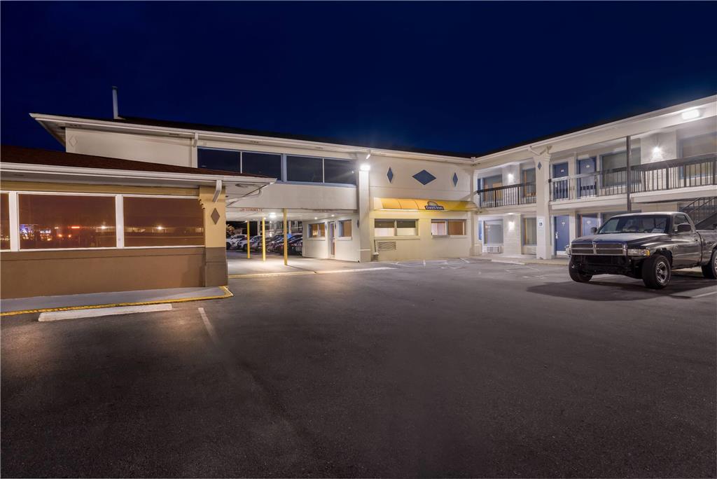 Days Inn by Wyndham Jacksonville NC - photo 6