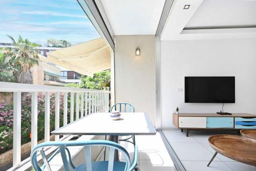 Fragrant Flower 3BR by HolyGuest Free Parking — 4-Star Luxury Hotel in Tel Aviv, Israel