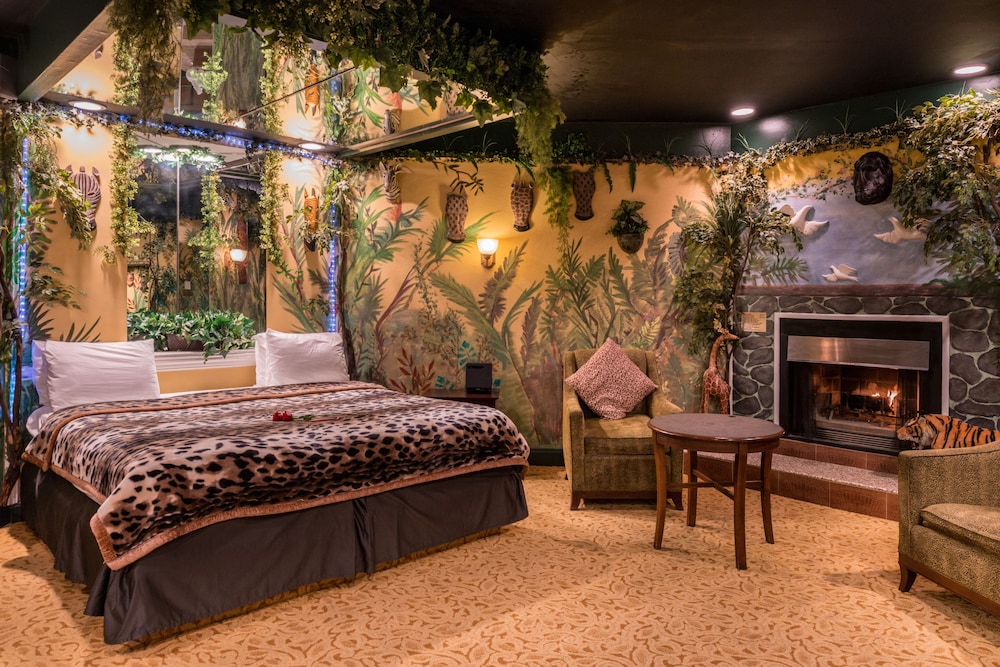 Inn of the Dove Romantic Suites with Jetted Tub & Fireplace - photo 17