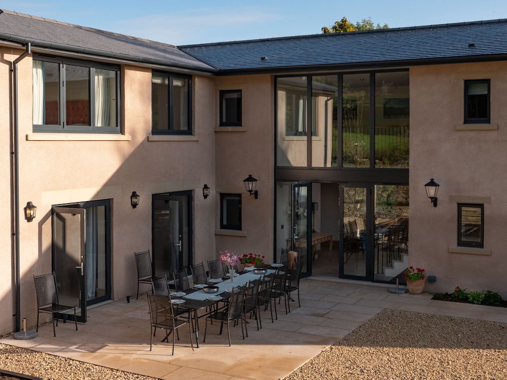 Woodchester Valley House — 5-Star Luxury Hotel in Stroud, United Kingdom