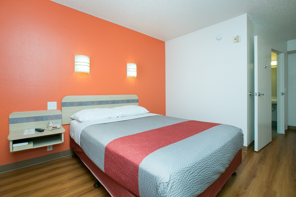 Motel 6 Brooklyn Center MN Minneapolis - photo 8