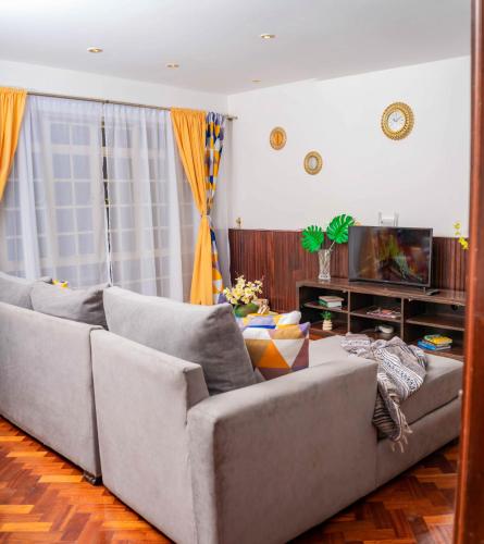 Elegant 1 BR near Westgate Mall
