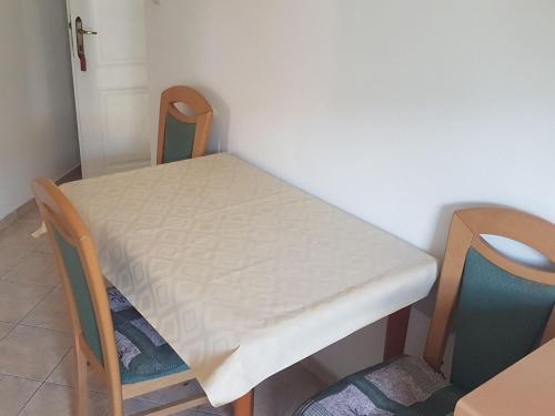 Apartments Danijela & Vlado Two Bedroom Apartment with Balcony and Garden View — 4-Star Luxury Hotel in Lopar, Croatia