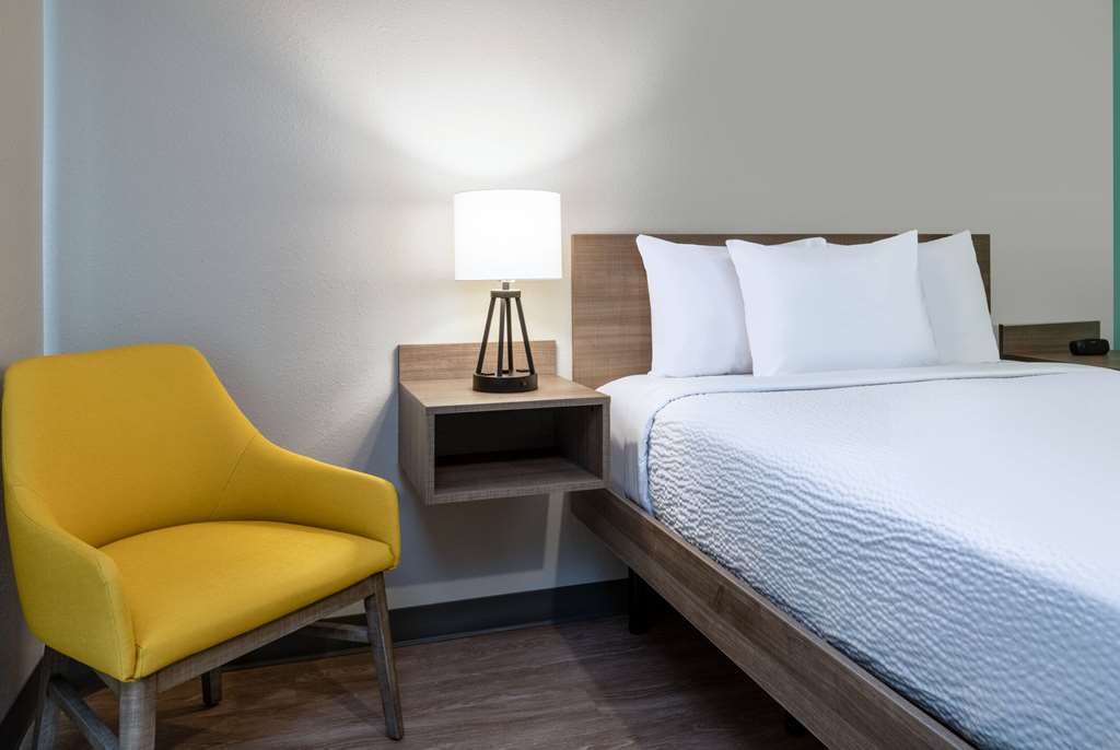 ECHO Suites Extended Stay by Wyndham Indianapolis AmeriPlex - photo 14