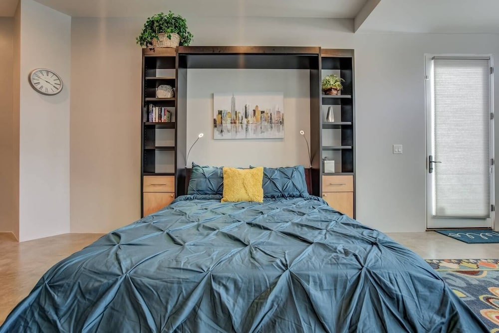1BD Studio Downtown Close to Hiking W ac - photo 6