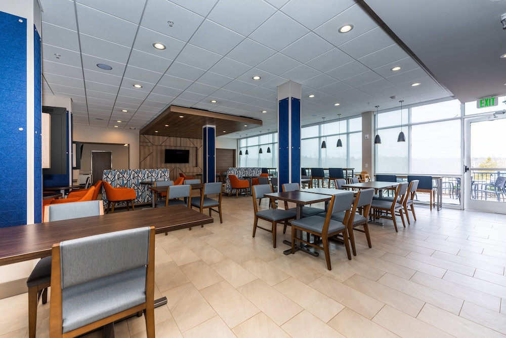 Holiday Inn Express & Suites Charlottesville by IHG - photo 106