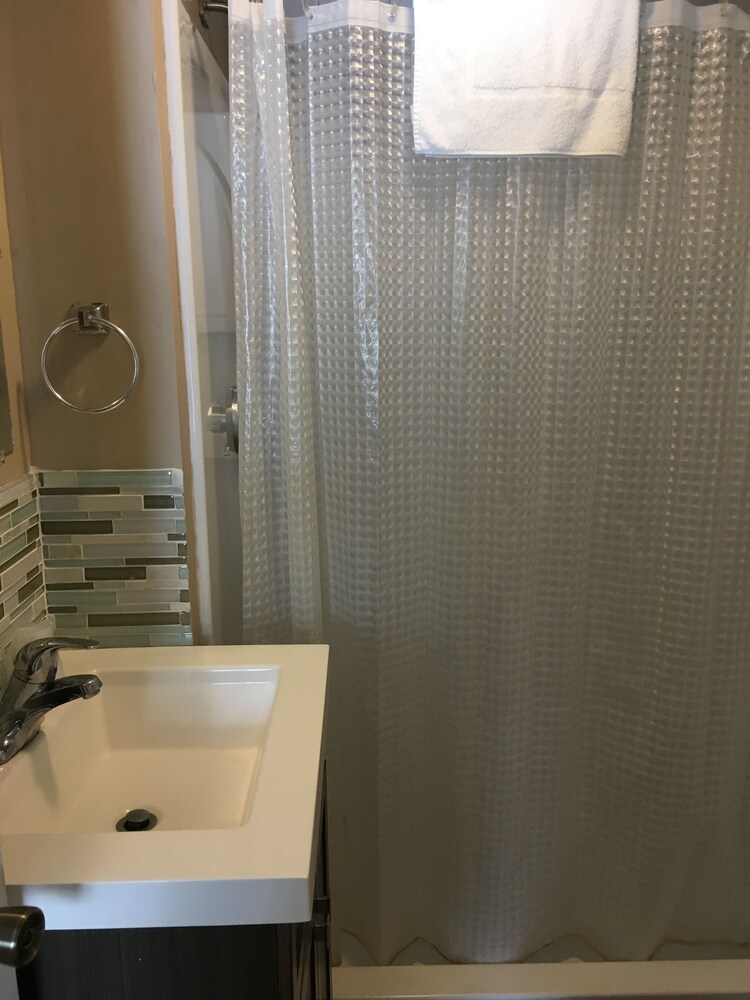 Emerald Isle Motel - photo 22