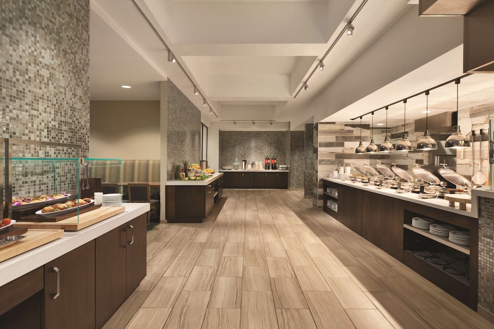 Embassy Suites by Hilton San Antonio Brooks Hotel & Spa - photo 35