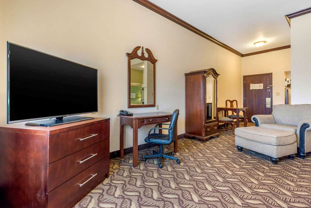 Quality Inn & Suites Zanesville City Center - photo 6