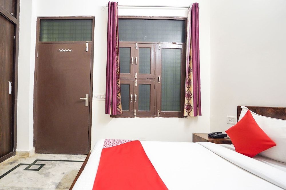 OYO Rooms Noida Atta Market — hotel in Noida