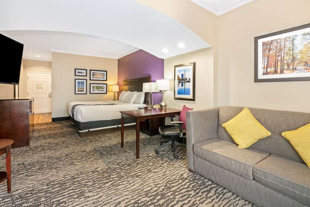 La Quinta Inn & Suites by Wyndham Houston Magnolia - photo 24