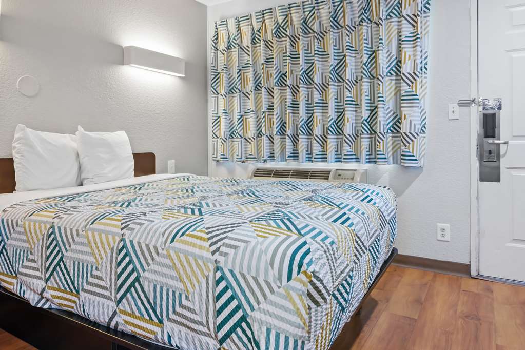 Motel 6 Ventura CA Beach - photo 36