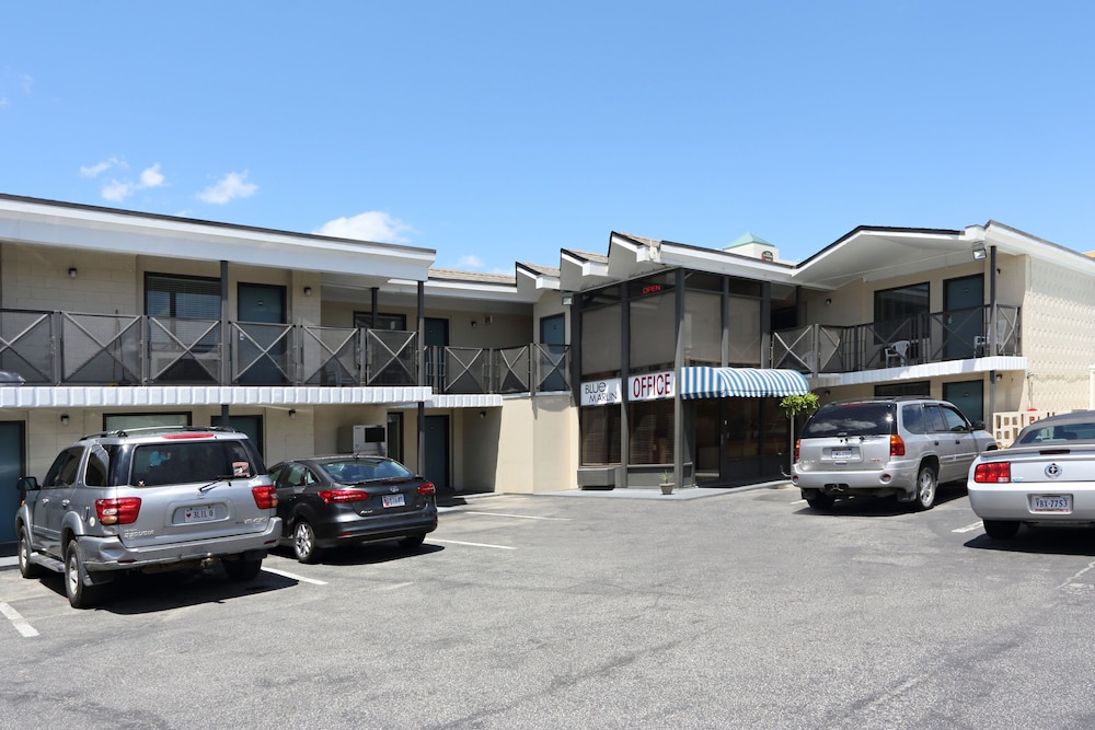 Blue Marlin Inn & Suites - photo 15