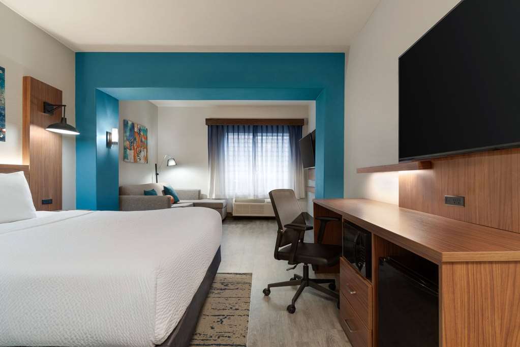 La Quinta Inn & Suites by Wyndham Stephenville - photo 40