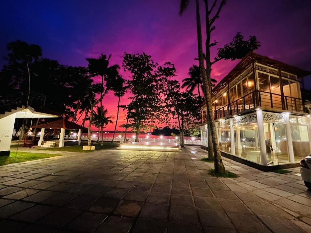 Lavilla Lake Resort And Restaurant in Kollam, India
