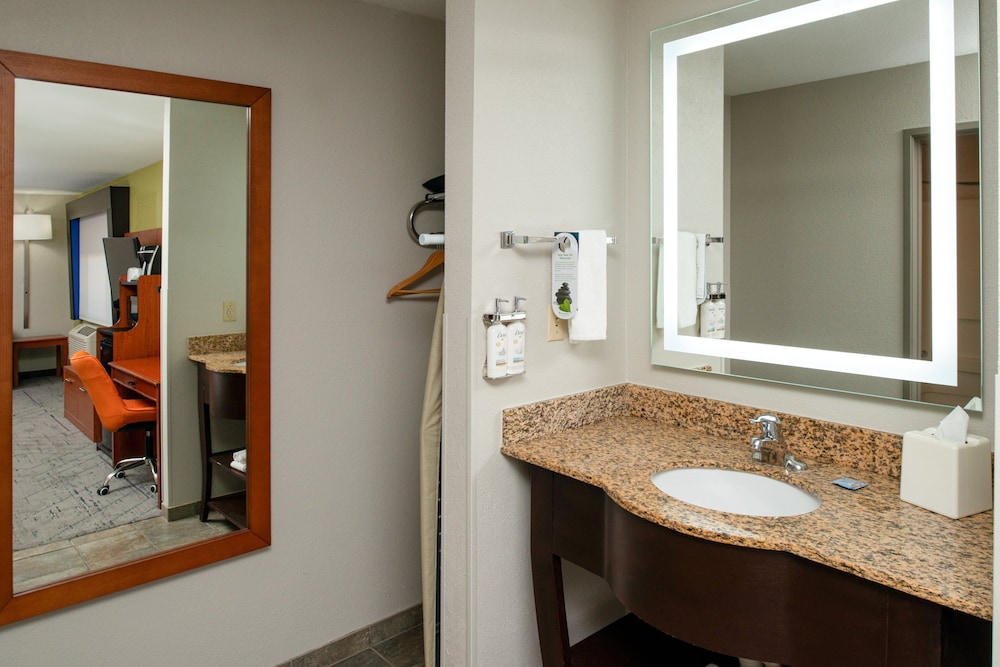 Holiday Inn Express Suites Farmington - photo 48