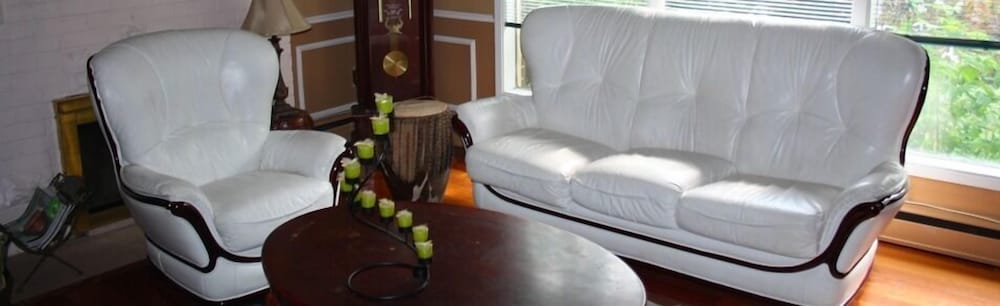 Highland Creek Village Guest House — 4-Star Luxury Hotel in Toronto, Canada