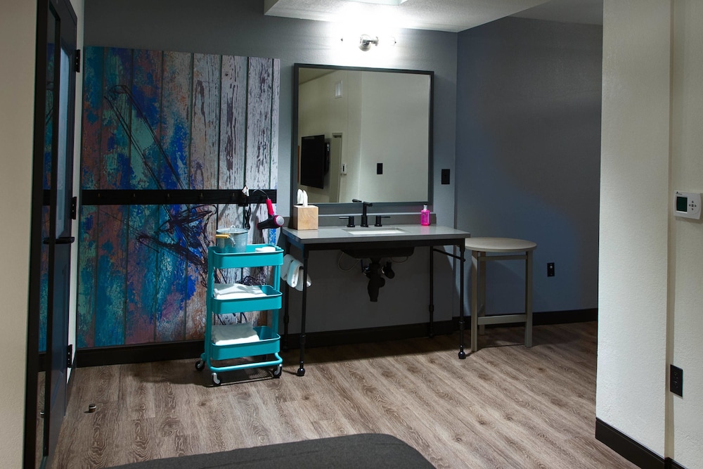 Moxy New Orleans Downtown French Quarter - photo 32