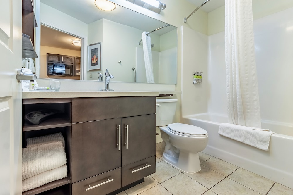 Candlewood Suites Lincoln by IHG - photo 16