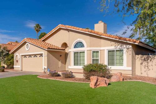 Sonoran Sunspot Quiet Neighborhood Sunroom in Glendale, United States