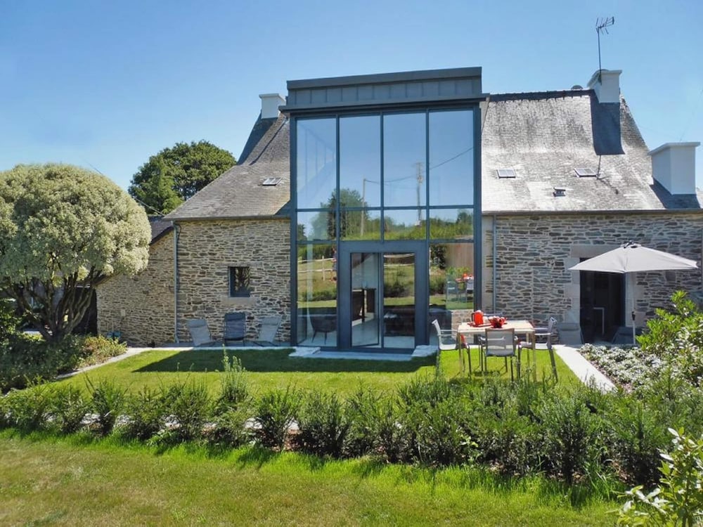 Estate in Landeleau Near Aulne River — 4-Star Luxury Hotel in Landeleau, France