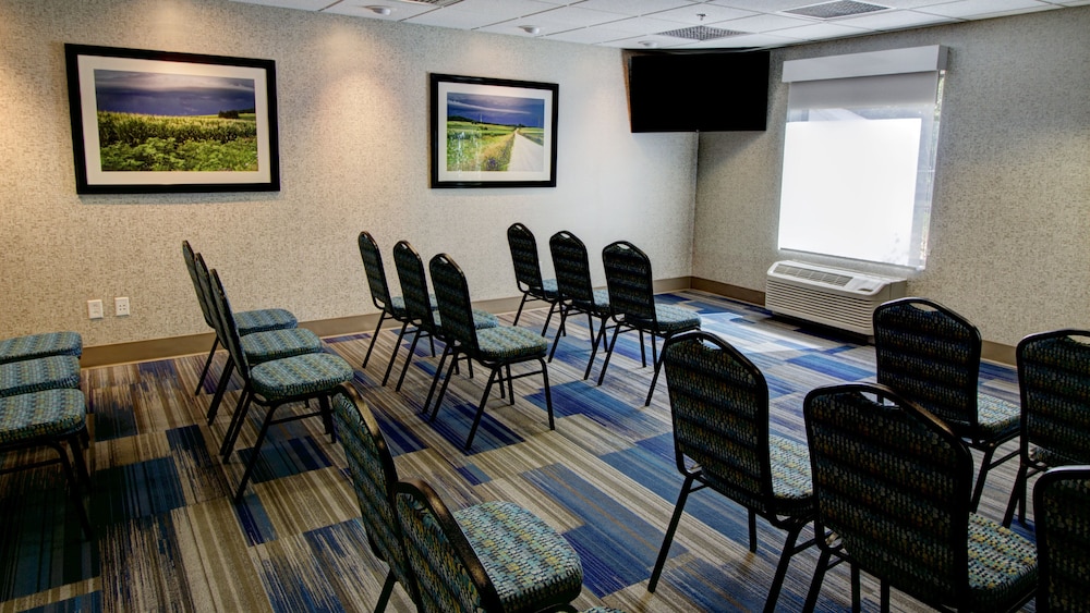 Holiday Inn Express & Suites Sioux City Southern Hills by IHG - photo 85