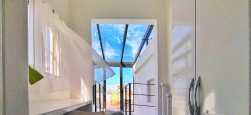 House with large terrace jacuzzi and gated parking for one car — 4-Star Luxury Hotel in Montevideo, Uruguay