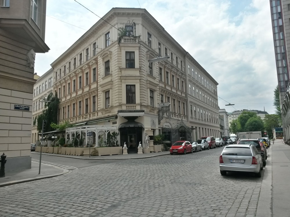 Citadella Residence Appartments Vienna — 4-Star Luxury Hotel in Vienna, Austria