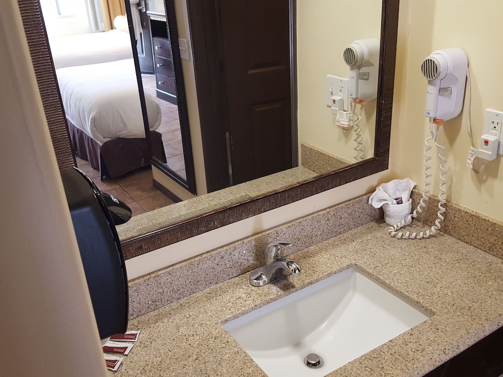 Tuscan Garden Inn - photo 42