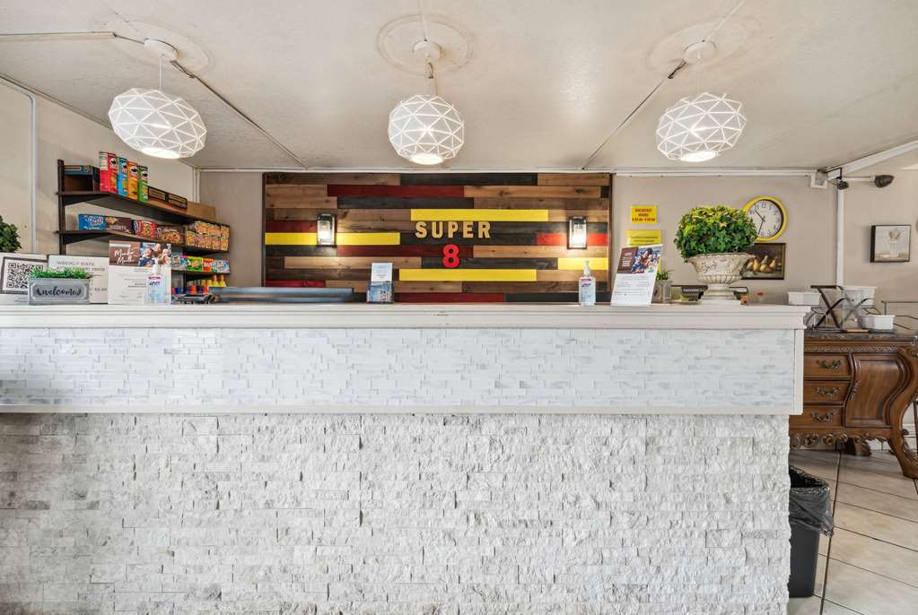 Super 8 by Wyndham Millbury Toledo - photo 9