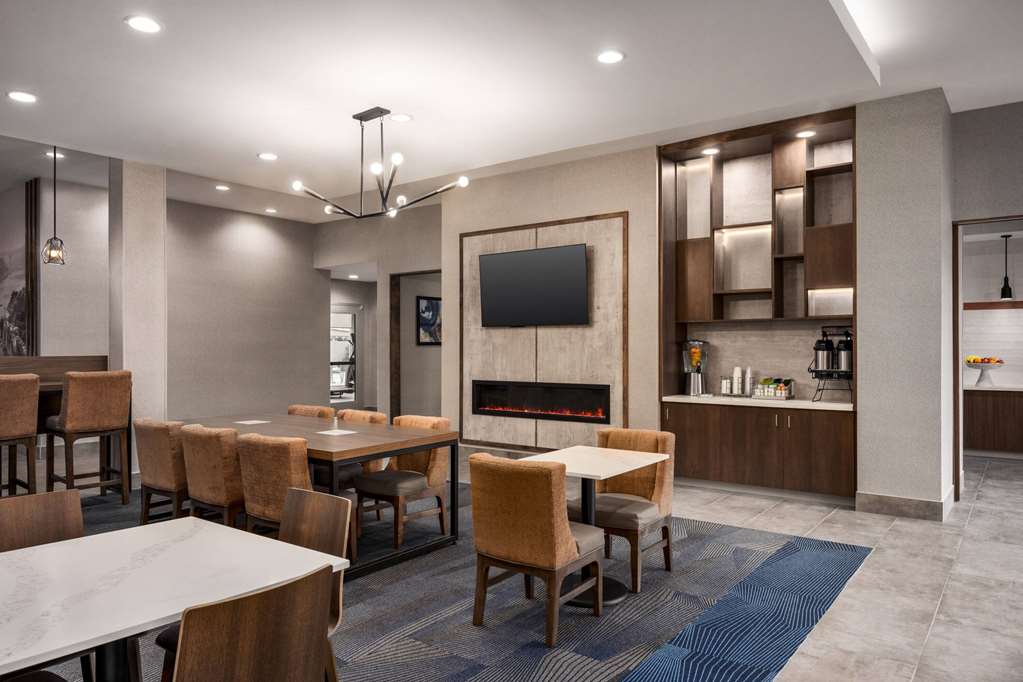 La Quinta Inn & Suites by Wyndham Del Rio - photo 13