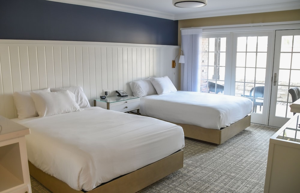 The St. Clair Inn - photo 32