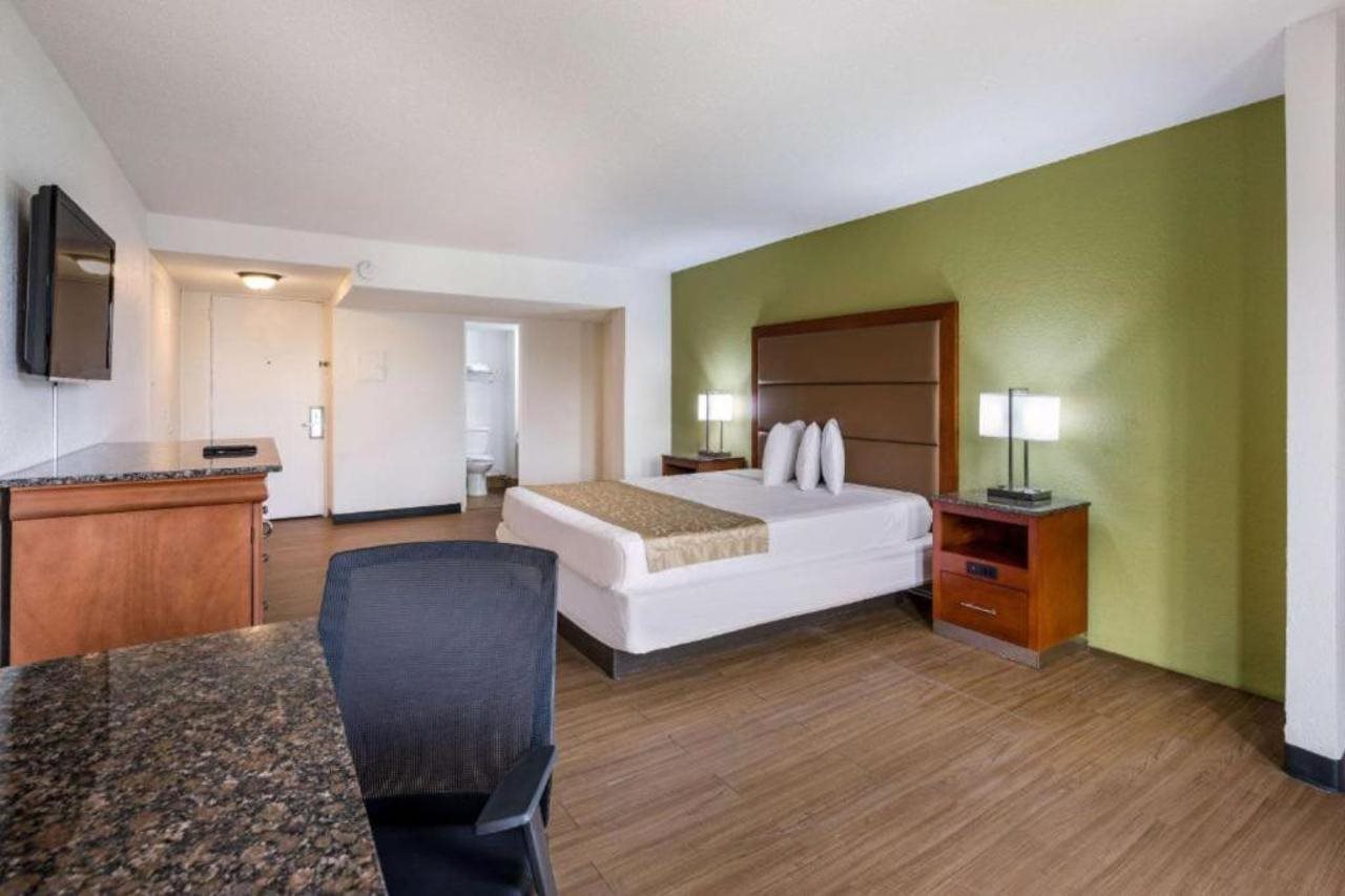 OYO Hotel Orlando Airport - photo 23