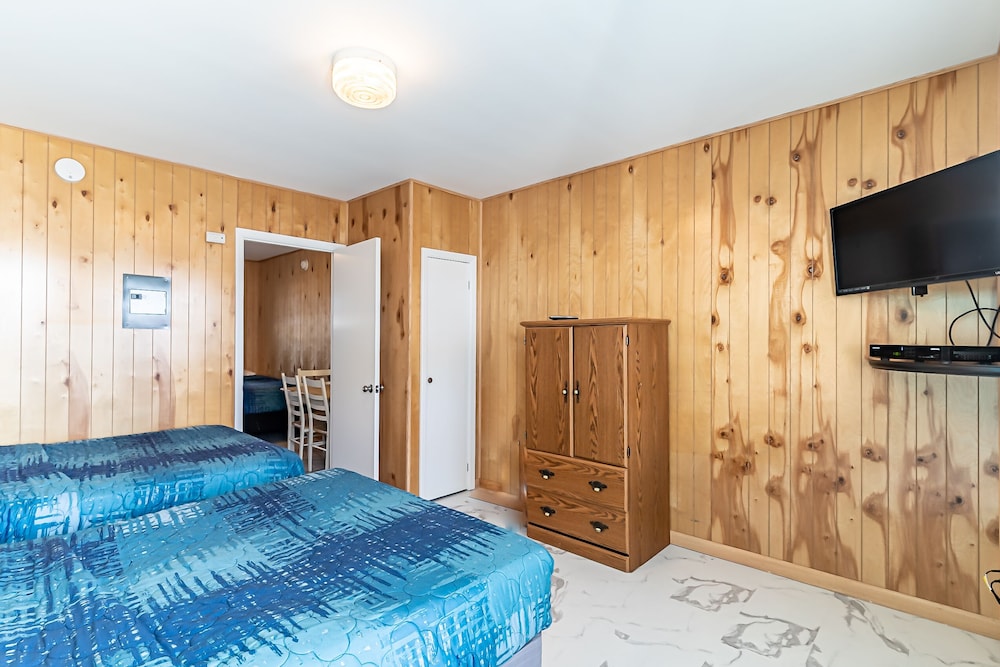 Boardwalk Sand & Surf Inn Oceanfront - photo 17