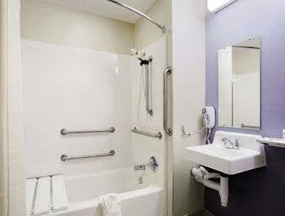 Microtel Inn & Suites by Wyndham Baldwinsville Syracuse - photo 20