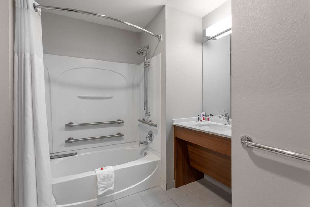 Microtel Inn & Suites by Wyndham Niagara Falls - photo 9