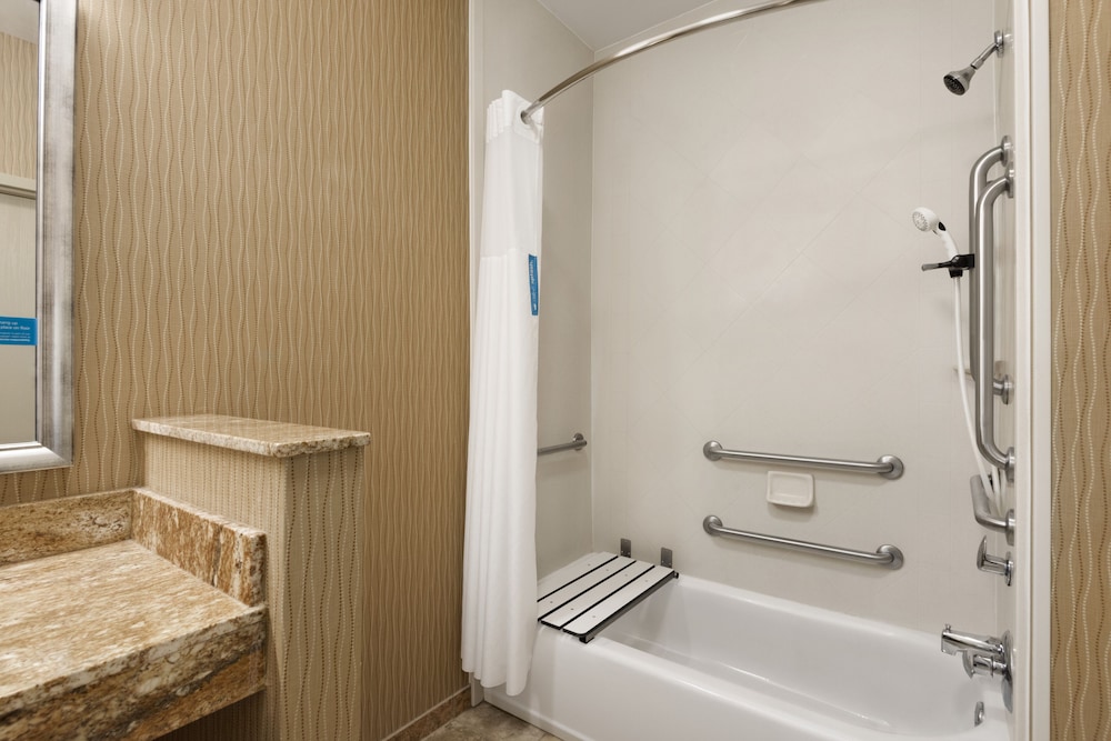 Hampton Inn Youngstown Boardman - photo 28