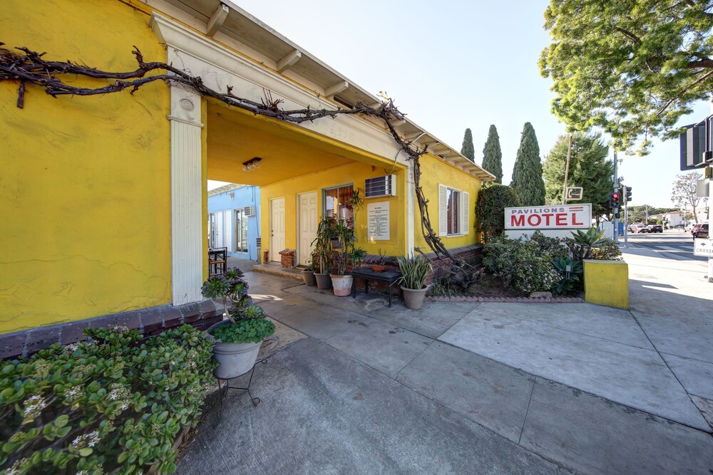 Pavilions Motel - photo 48