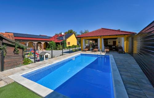 2 Bedroom Cozy Home In Gornja Ploscica — 4-Star Luxury Hotel in Ivanska, Croatia