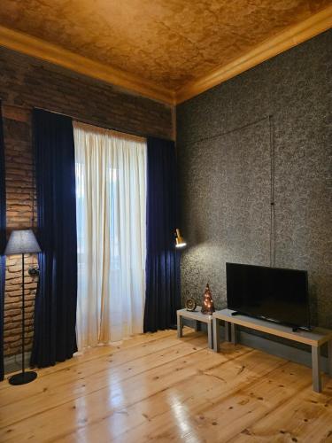 Old Gold Apartment